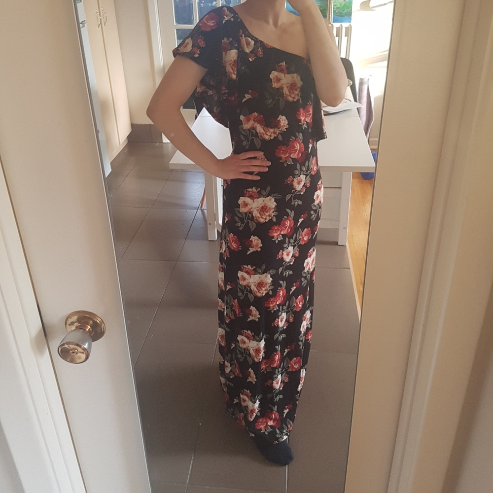 Floral off-shoulder maxi dress